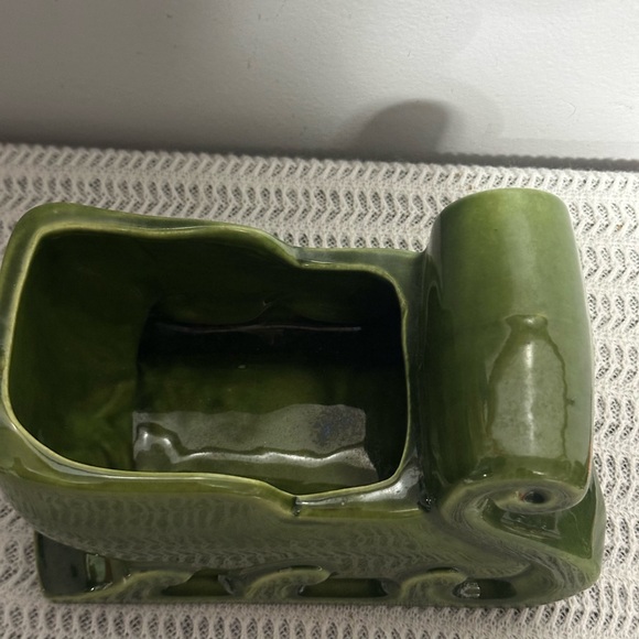 Vintage Haeger Green Ceramic Sleigh Planter - Picture 5 of 10